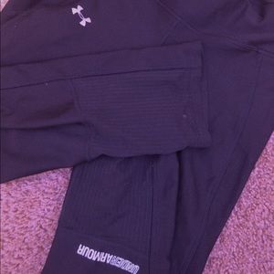 black capri under armour leggings